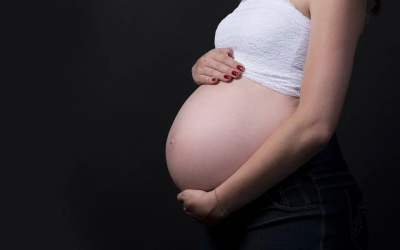 Embarazo y maternidad en niñas y adolescentes