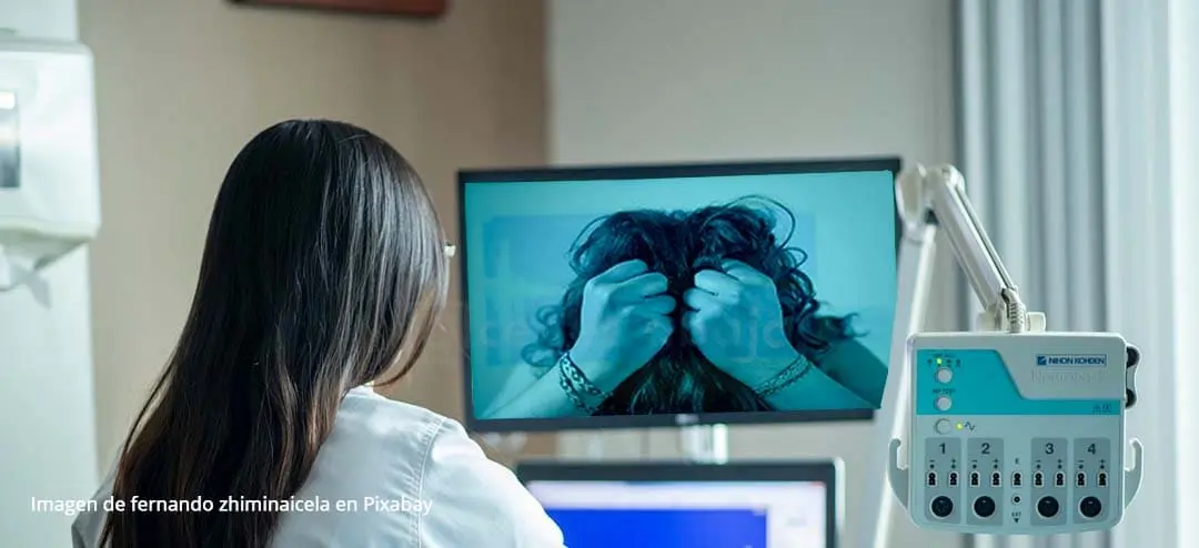 El lado oscuro de la formación médica Por Rosa Barreto, Medica Cirujana de la Universidad Nacional La formación médica en Colombia está marcada por el maltrato y la sobrecarga, afectando gravemente la salud mental de los residentes.