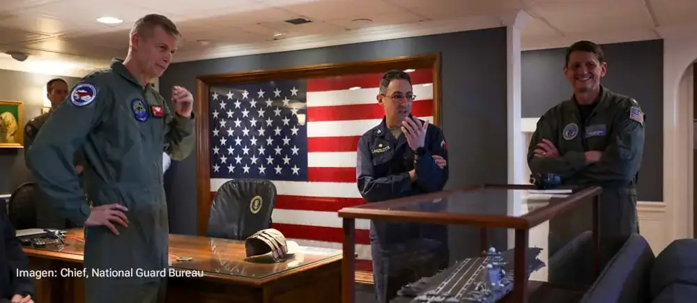 Oficiales militares estadounidenses a bordo del USS Gerald R. Ford