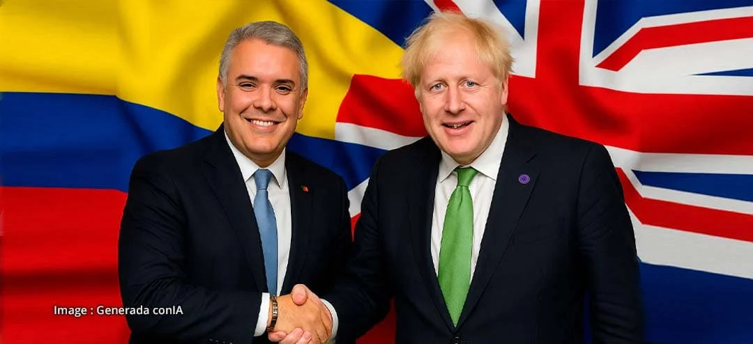 Iván Duque y Boris Johnson se saludan ante banderas de Colombia y Reino Unido
