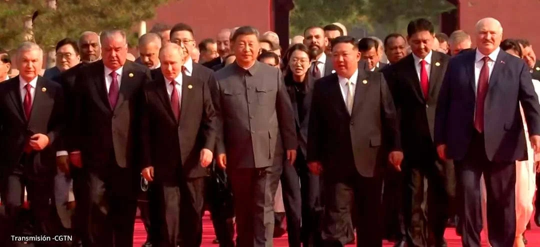Xi Jinping y líderes internacionales en la conmemoración por los 80 años de la victoria frente a Japón