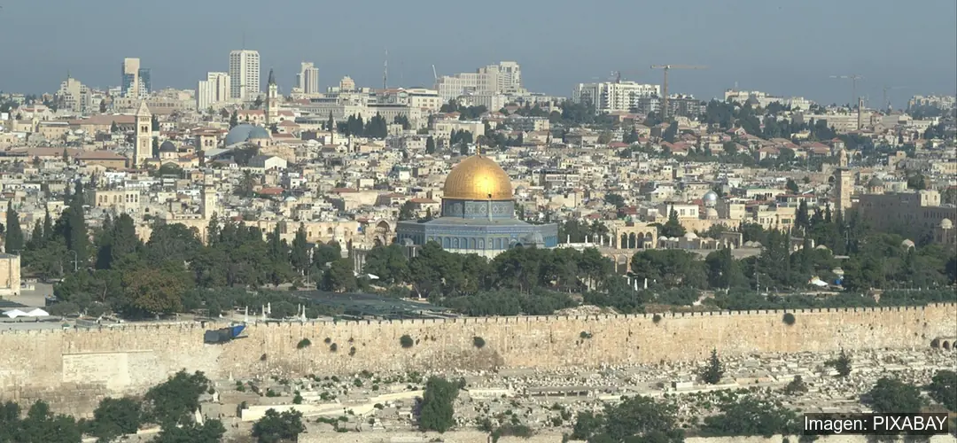 Panorámica de Jerusalén con la Cúpula Dorada visible desde la ciudad vieja