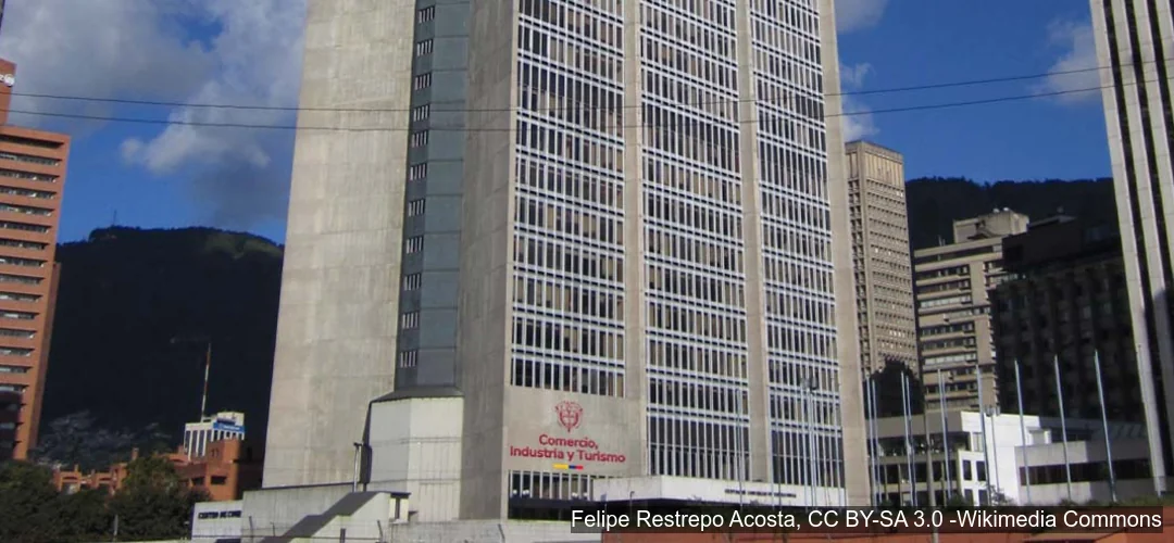 Fachada del Ministerio de Comercio, Industria y Turismo en Bogotá, símbolo del TLC Colombia Unión Europea
