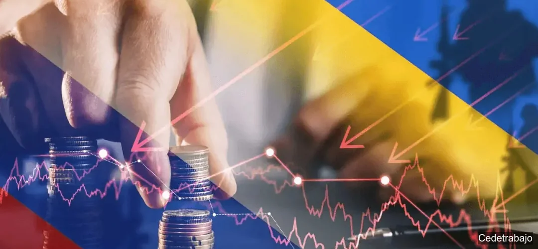 Riesgos macroeconómicos y crédito Mano apila monedas frente a gráfico descendente sobre economía colombiana